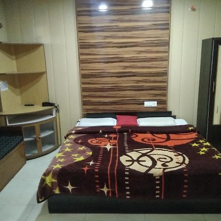 Hotel Neelam Raj Найнітал Екстер'єр фото