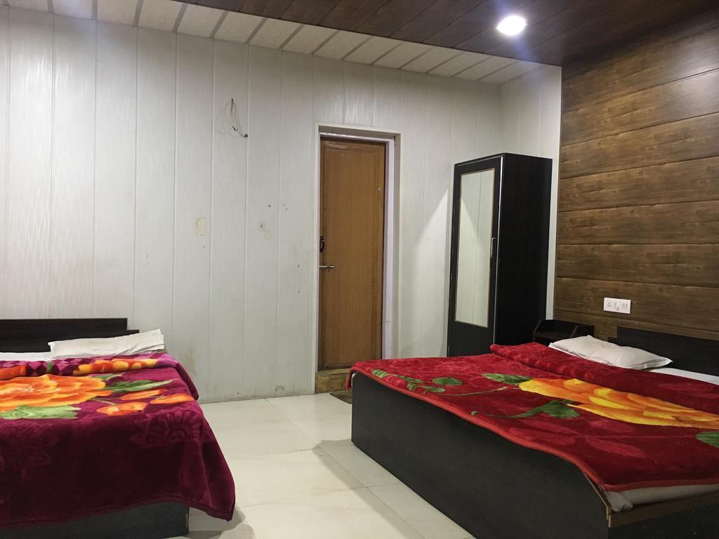 Hotel Neelam Raj Найнітал Екстер'єр фото
