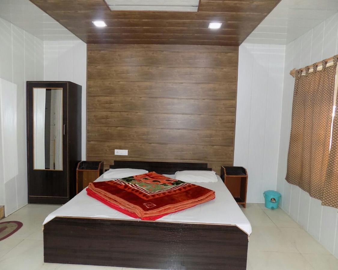 Hotel Neelam Raj Найнітал Екстер'єр фото