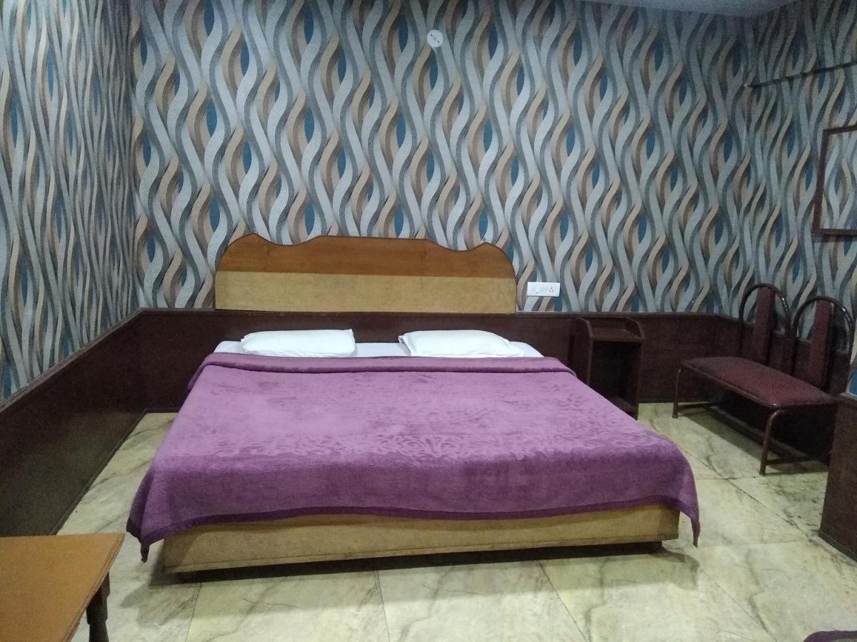 Hotel Neelam Raj Найнітал Екстер'єр фото